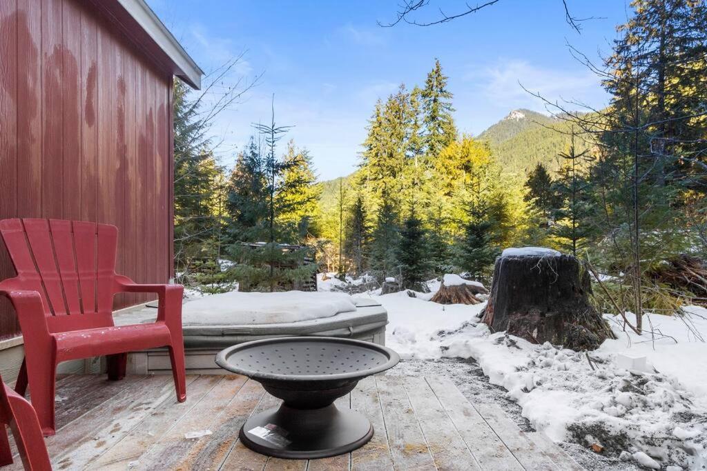 Cozy Tiny Home Steps Away From Mt. Rainier Эшфорд Экстерьер фото