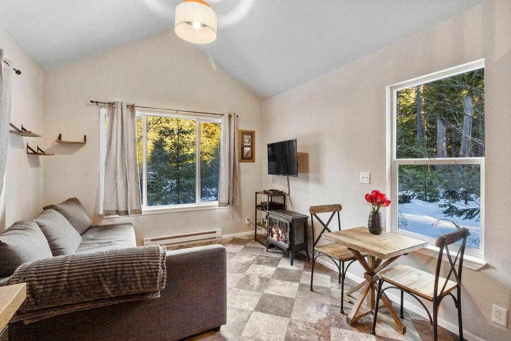 Cozy Tiny Home Steps Away From Mt. Rainier Эшфорд Экстерьер фото